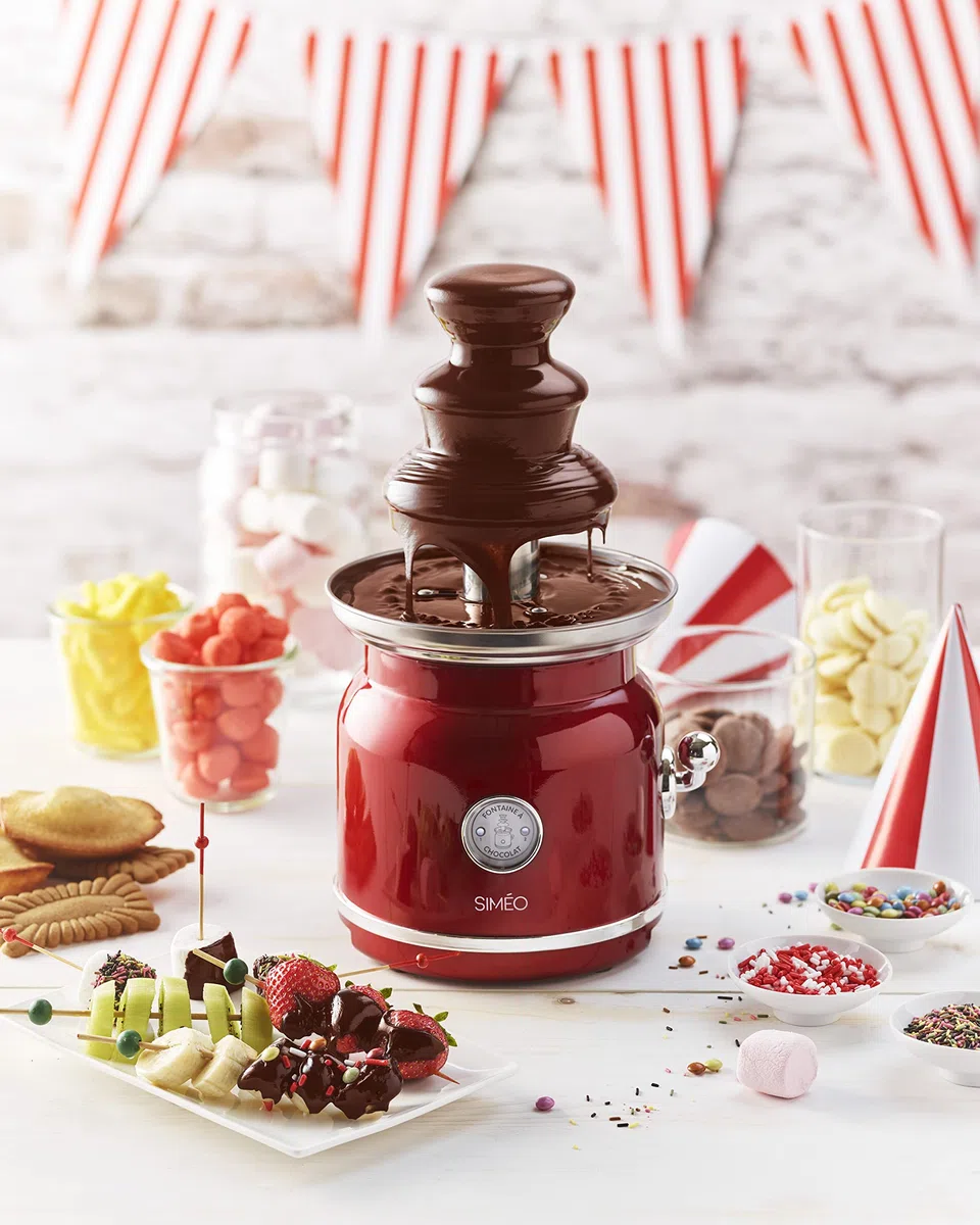 SIMÉO - Fontaine à Chocolat FCH450 90W - Facile à Utiliser et à Nettoyer - Pièces Amovibles Compatibles Lave-Vaisselle - Design Vintage - 18x16x32,5 cm - Rouge