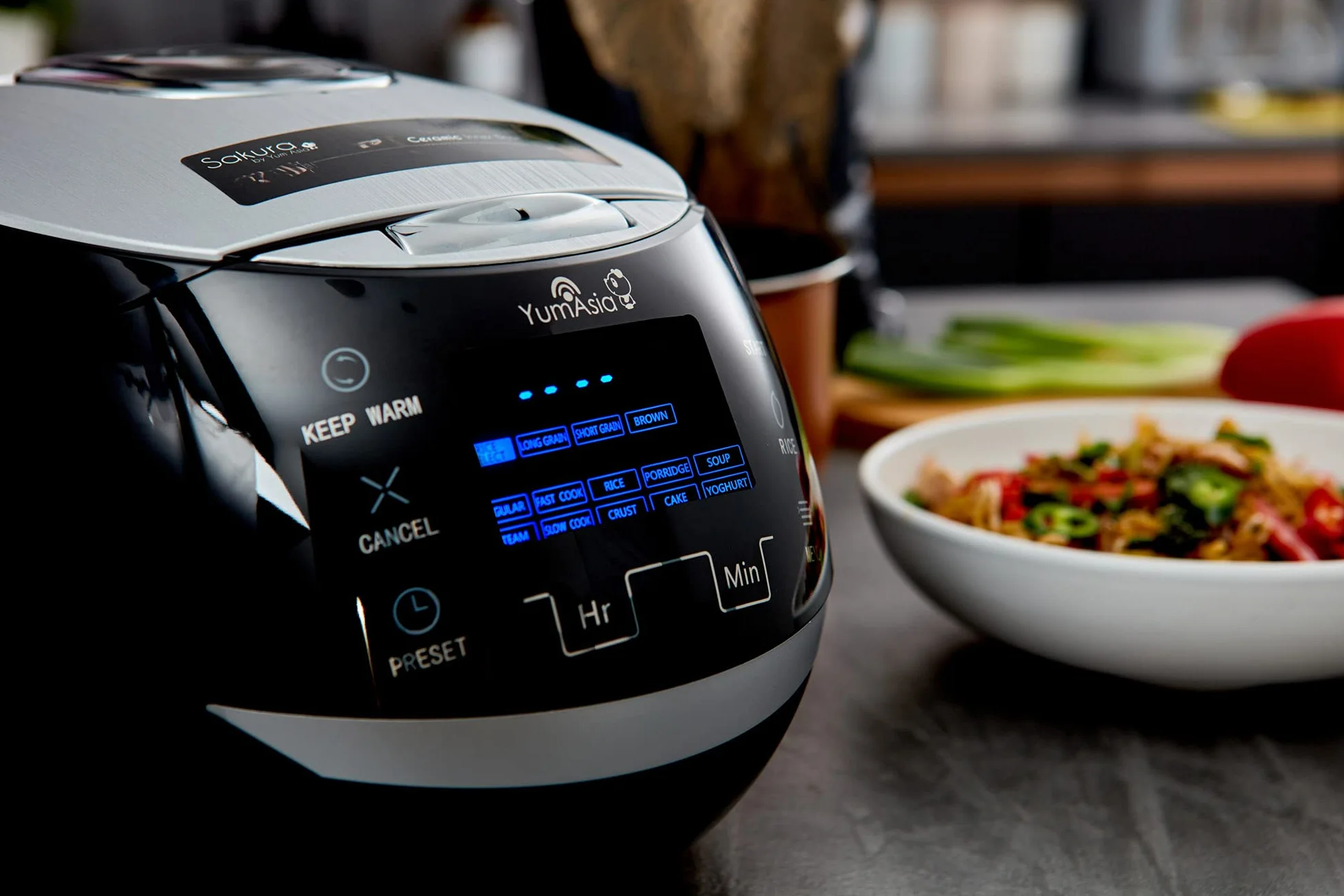 Yum Asia Sakura Cuiseur à riz avec bol en céramique et logique floue avancée, (8 tasses, 1,5 litre), 6 fonctions de cuisson du riz, 6 fonctions multicuiseur, écran LED Motouch, 220-240V