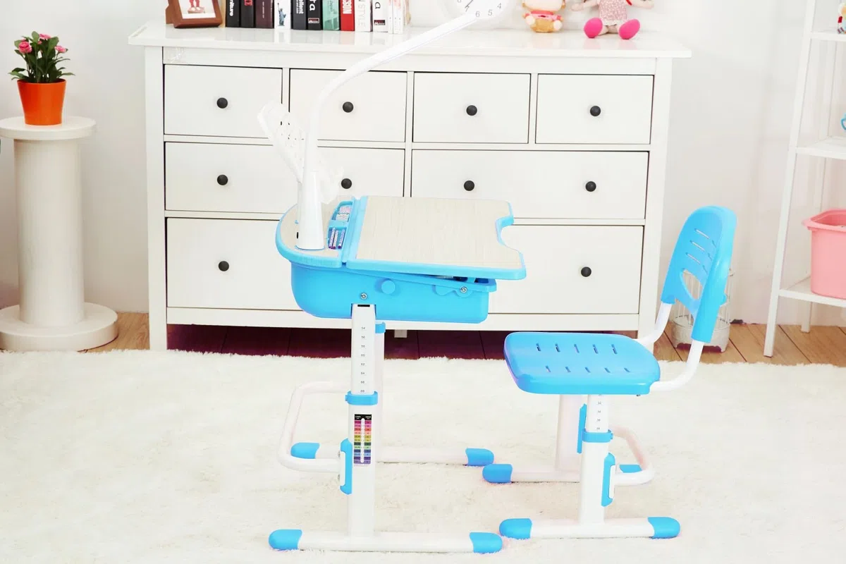 Leomark Bureau Ergonomique avec Une Chaise et Lampe pour Enfants Couleur Bleu Réglage en Hauteur - Tabouret d'enfants Apprendre et s'Amuser Chambre d'enfants Equipement de Salle