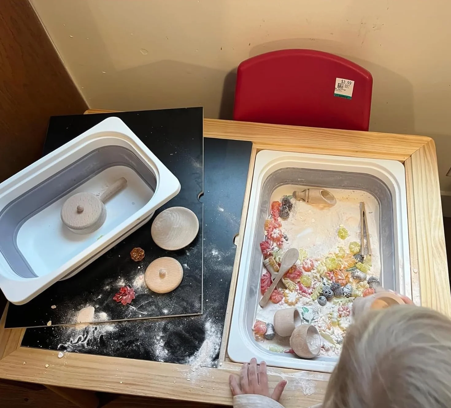 Asweets Table pour Enfants, Sensorielle en Bois, Multifonctionnelle de Sable d'activité, Table Sable et Eau avec 3 Bassins Pliants et 2 Couvercles, pour Étude et Repas