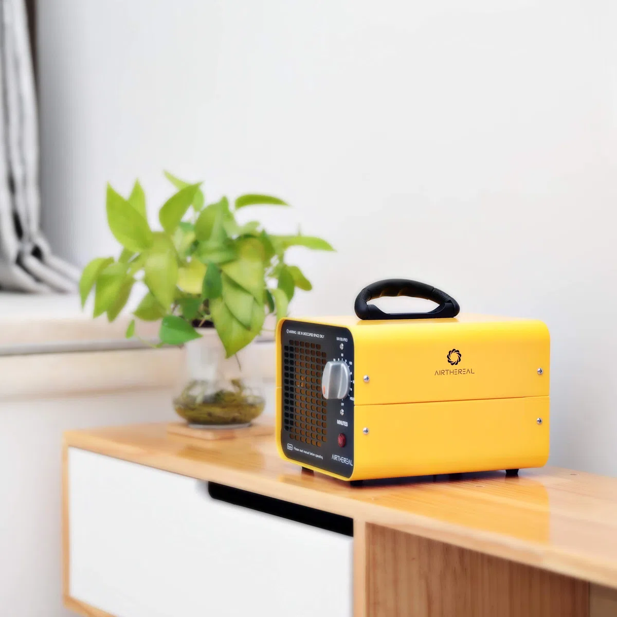 Airthereal MA10K-PRO Générateur d'Ozone Industriel Éliminateur d'odeurs 10000 mg/h O3 Machine à Haute Capacité Ioniseur d'Odeur Désodorisant à la Maison Jaune
