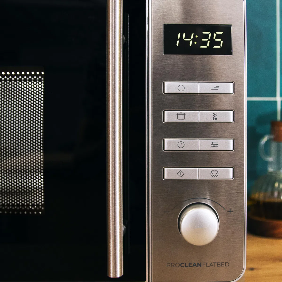 Cecotec Micro-ondes Proclean 5010 Flatbed Inox. Capacité 20L, 700W, 5 niveaux, gril halogène de 800W, 8 programmes automatiques, écran LED et technologie 3DWave pour une cuisson optimale