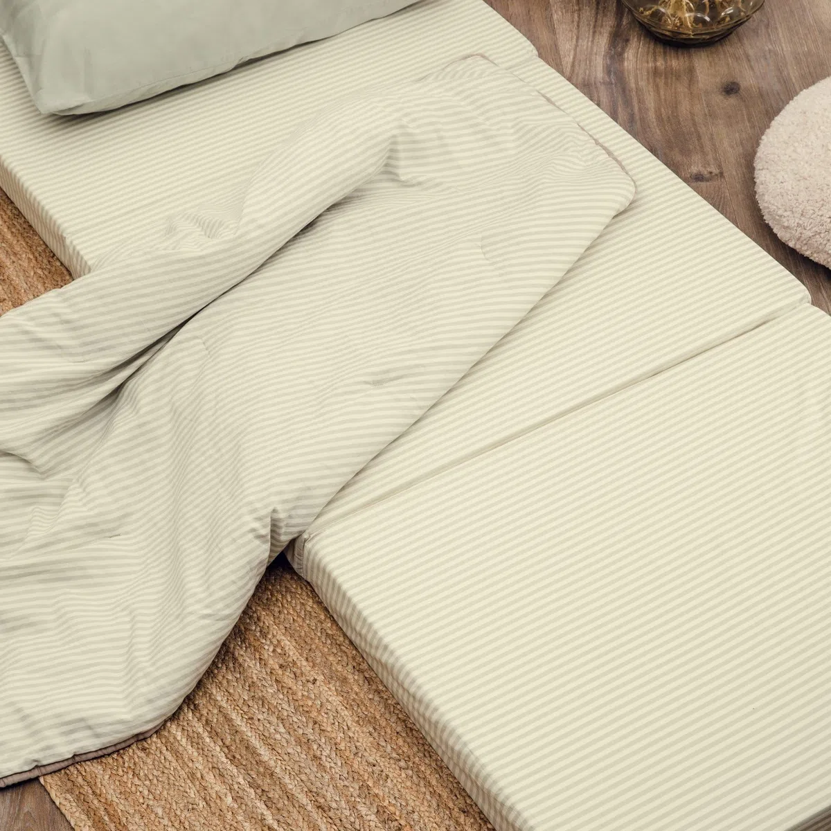 Kadolis - Matelas d'appoint 80x190x8 cm Pliable Coton Bio rayé - Déhoussable - Confortable et Respirant - Certifié OEKOTEX