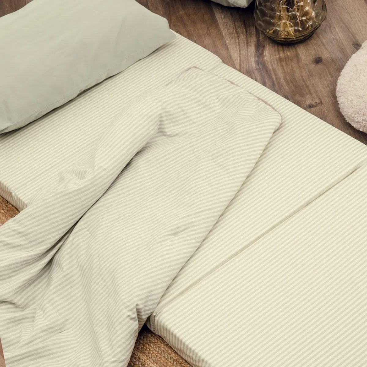 Kadolis - Matelas d'appoint 80x190x8 cm Pliable Coton Bio rayé - Déhoussable - Confortable et Respirant - Certifié OEKOTEX