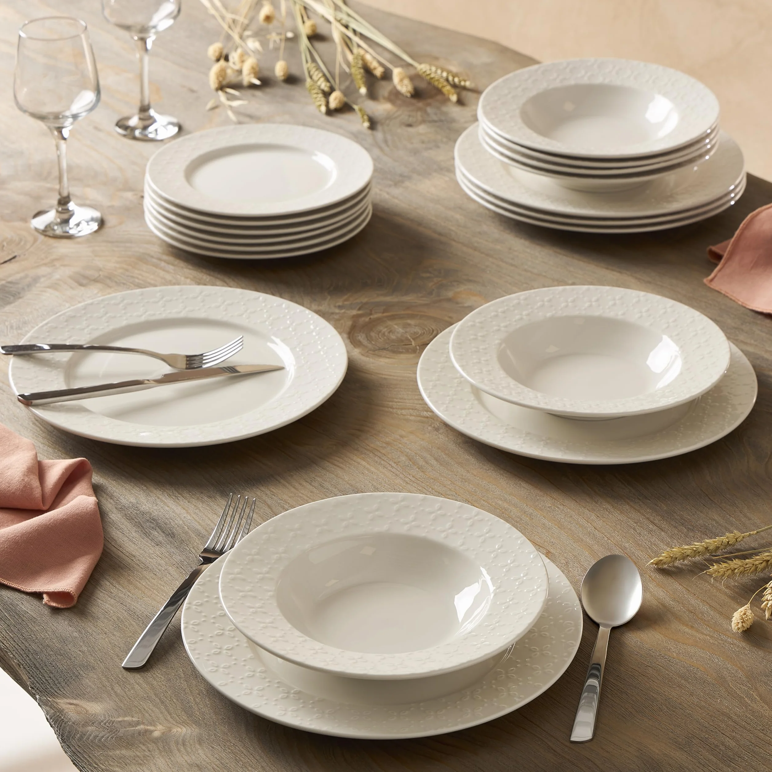 Geneviève Lethu 545867 Service de Table en Porcelaine Blanche 18 pièces pour 6 personnes - Assiettes plates, assiettes creuses, assiettes à dessert - Décor Embossé collection Calais Caudry