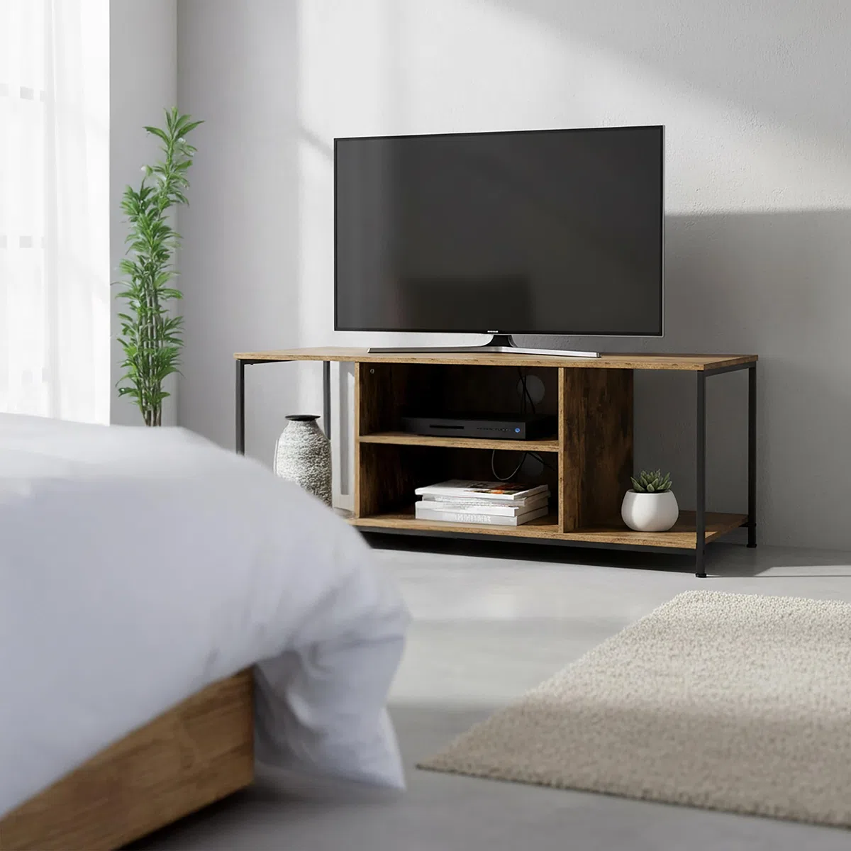 Relaxdays Meuble TV Industriel 4 Compartiments, Passe-câbles, pour TV Jusqu’à 55", Brun/Noir 50x120x40 cm
