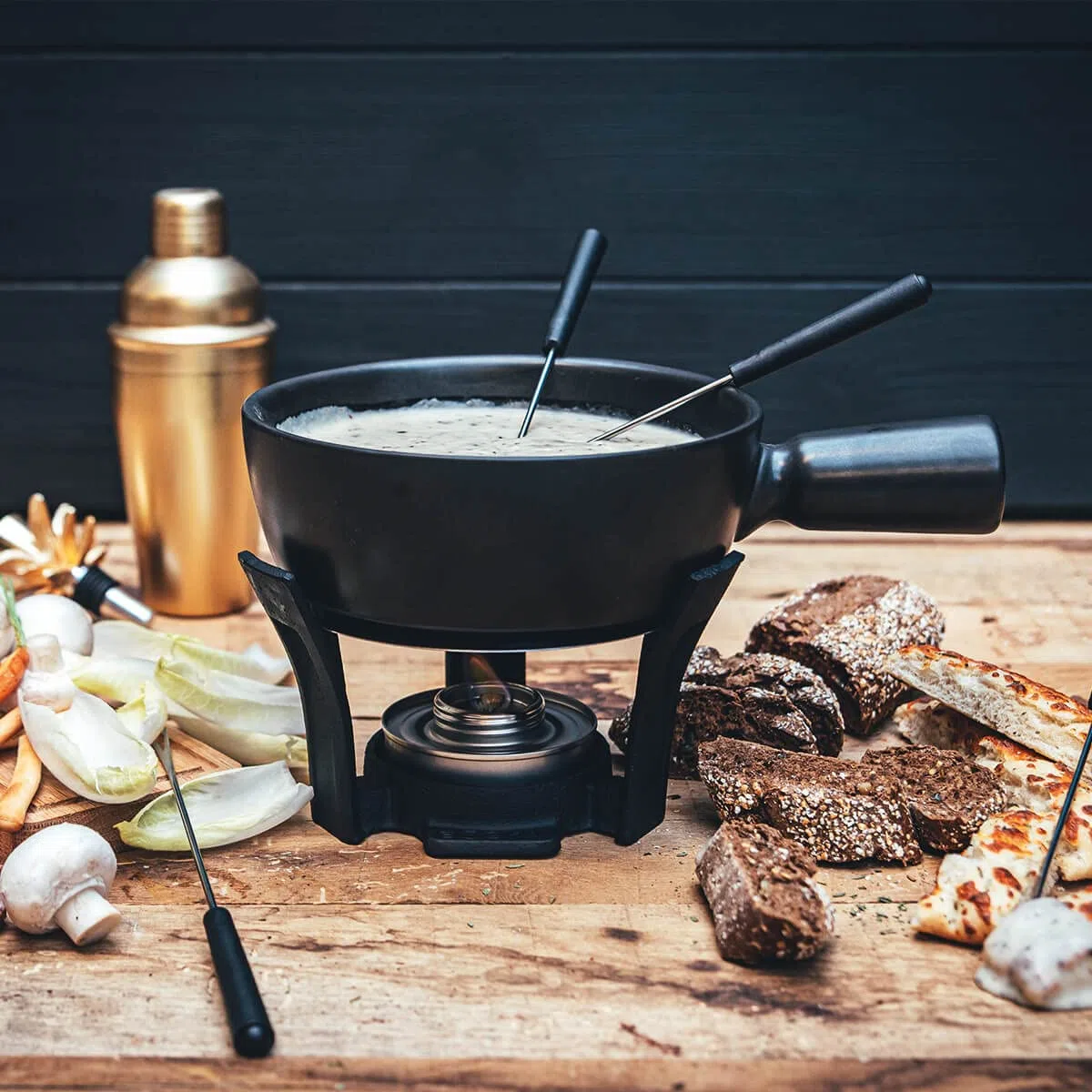 Boska Service à fondue Nero L - Set de repas pour 8 personnes - Convient aux cuisinières à gaz - Lavable au lave-vaisselle - Noir - Contenu 2.2 L