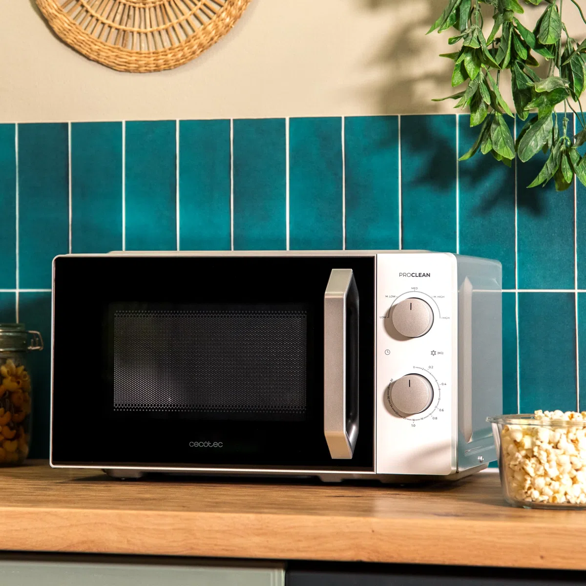 Cecotec Micro-ondes Proclean 2010 Inverter White. Micro-onde avec Technologie Inverter, capacité 19 L, 700 W, 5 niveaux, plateau tournant 245 mm, minuterie jusqu'à 30 minutes.